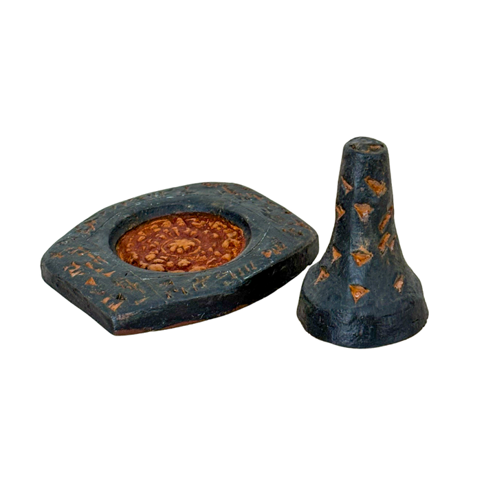 Antik Mezopotamya Kil Mühür Replikası – Benzersiz Arkeolojik Dekor & Koleksiyon Parçası – 10cm