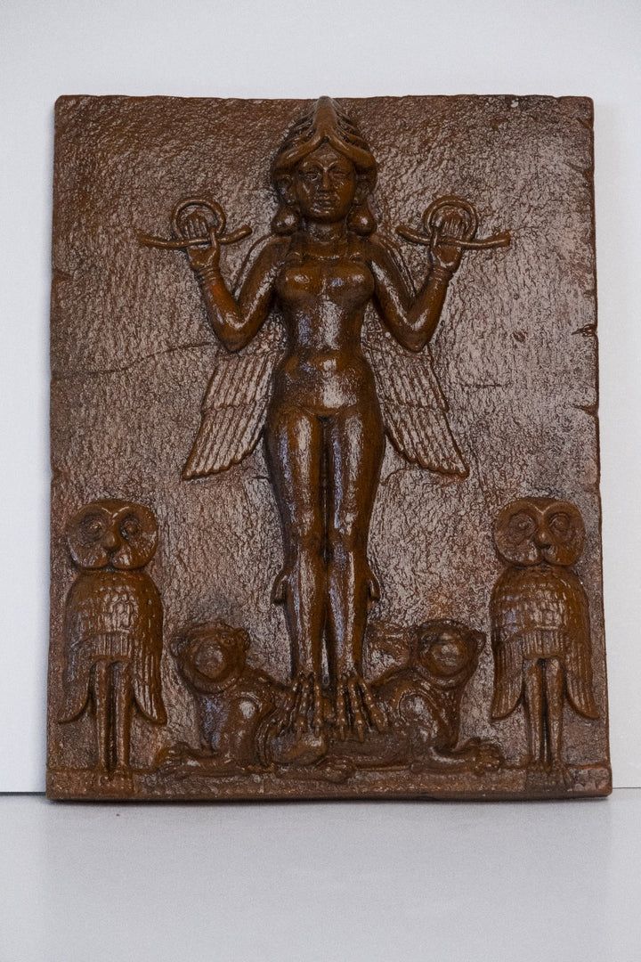Gecenin Kraliçesi Rölyefi – Lilith, İnanna, Ishtar ve Ereshkigal Temalı – El Yapımı Mezopotamya Tanrıça Replikası – 35cm | ArkeoArt