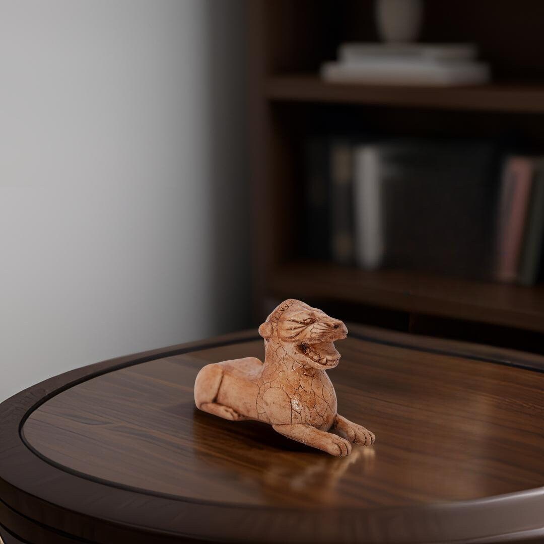 El Yapımı Urartu Aslanı Heykeli – Antik Koruyucu Figür – Arkeolojik Replika Dekor – 20cm | ArkeoArt