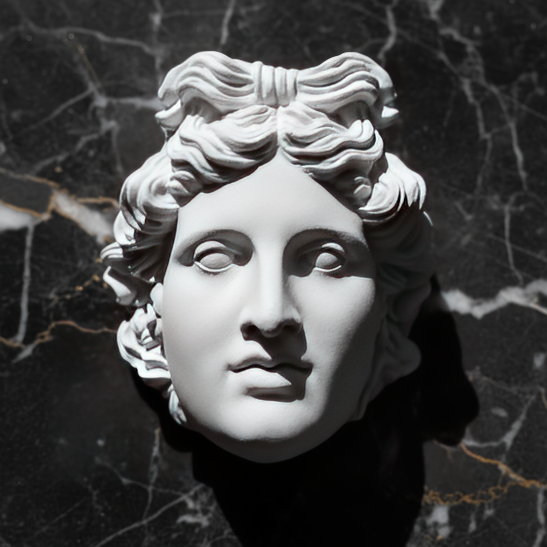 “Apollo bust photographed against a black background with dramatic lighting, emphasizing marble texture and mythological presence. A timeless statement for elegant home interiors.”
TR:
“Siyah arka plan ve dramatik ışık altında çekilmiş Apollo büstü — mermer dokusunu ve mitolojik varlığını vurguluyor. Zarif ev ortamları için zamansız bir ifade.”