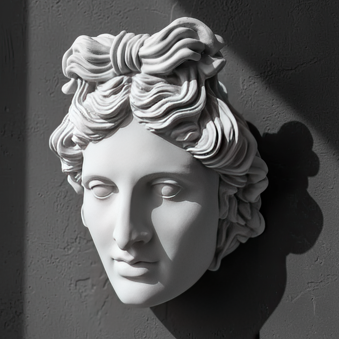 “Side-angle photograph of the Apollo bust showing its sculptural depth, smooth lines, and refined shadow play — ideal for art galleries and classic wall art enthusiasts.”
TR:
“Apollo büstünün heykelsi derinliğini, yumuşak hatlarını ve gölge oyunlarını gösteren yan açı fotoğrafı — sanat galerileri ve klasik duvar sanatı tutkunları için idealdir.”