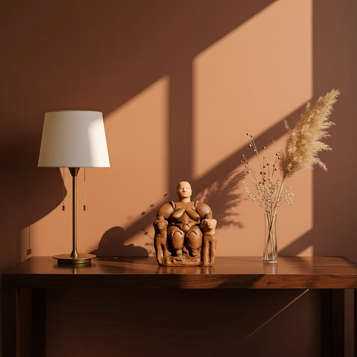 EN:
“Cybele Statue displayed in a boho-style living room with dried flowers and candles — blending Neolithic art with contemporary interior aesthetics.”
TR:
“Kuru çiçekler ve mumlarla çevrili boho tarzı bir oturma odasında sergilenen Kibele heykeli; Neolitik sanatı modern iç mekân estetiğiyle birleştiriyor.”