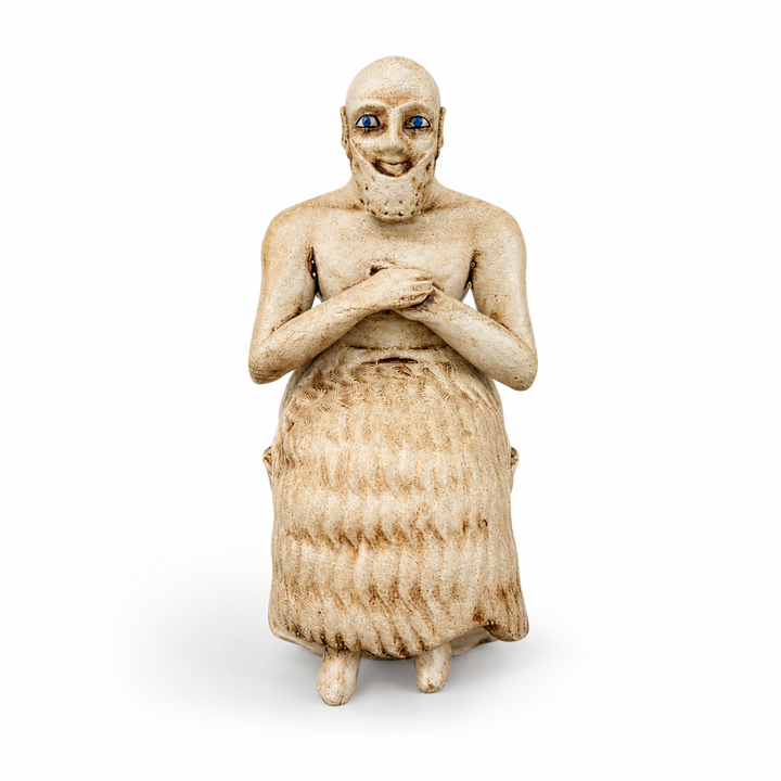 Ebih-Il Sümer Heykeli replikası ön görünüm, Louvre Müzesi referanslı antik Mezopotamya adak heykeli, museum-quality arkeolojik dekor objesi, dark academia ve tarihi kitaplık dekorasyonu için taş dokulu Sümer figürü by ArkeoArt.