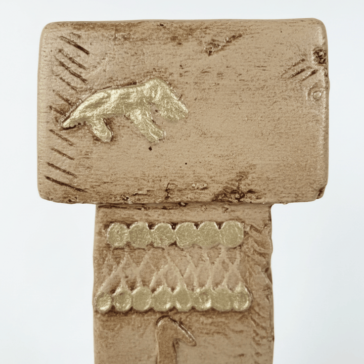 Göbekli Tepe T Sütun Replikası – 22 cm | Neolitik Dönem Tapınak Sembolü, Arkeolojik Dekor Heykeli | ArkeoArt