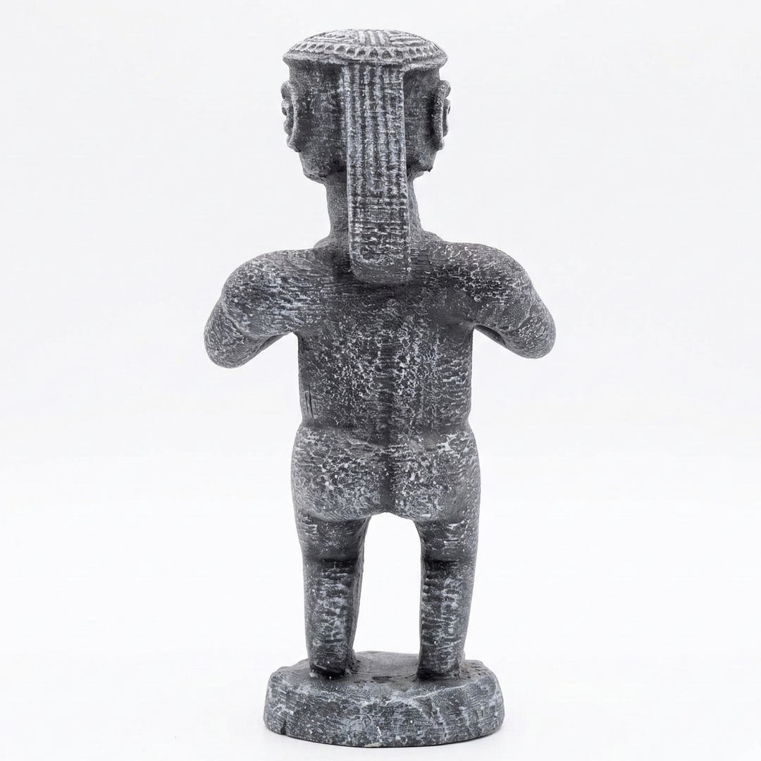 Senufo Kadın Ritüel Figürü taş renk Afrika heykeli arka görünümü. Batı Afrika Senufo sanat geleneğinden esinlenen stilize kadın figürü ve taş görünümlü yüzey dokusu ile Afrika kültürü ve etnografik sanat dekoru by ArkeoArtDesign