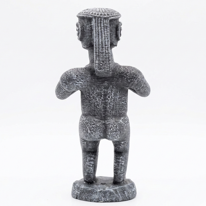 Senufo Kadın Ritüel Figürü taş renk Afrika heykeli arka görünümü. Batı Afrika Senufo sanat geleneğinden esinlenen stilize kadın figürü ve taş görünümlü yüzey dokusu ile Afrika kültürü ve etnografik sanat dekoru by ArkeoArtDesign