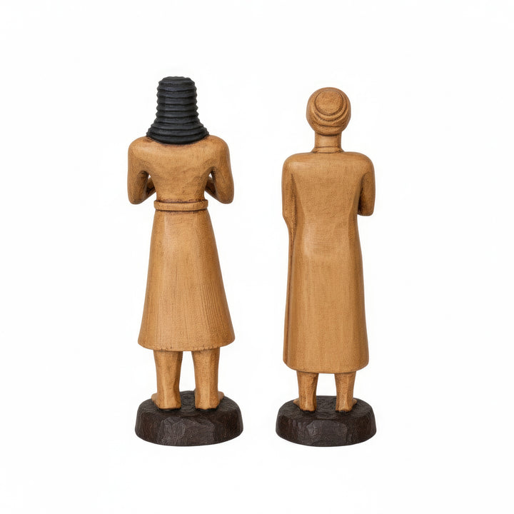 “Rear view of the handmade Sumerian Priest-King and High Priestess figurines from the Tell Asmar collection, showcasing the detailed sculpting, robe textures, and symmetry of their sacred forms. Handcrafted Mesopotamian art replicas that highlight the artisanal carving techniques and museum-quality finish — a timeless archaeological duo symbolizing faith and ancient devotion.”

TR:
“Tell Asmar koleksiyonuna ait el yapımı Sümer Rahip-Kral ve Yüksek Rahibe figürlerinin arkadan görünümü; kutsal biçimlerin deta