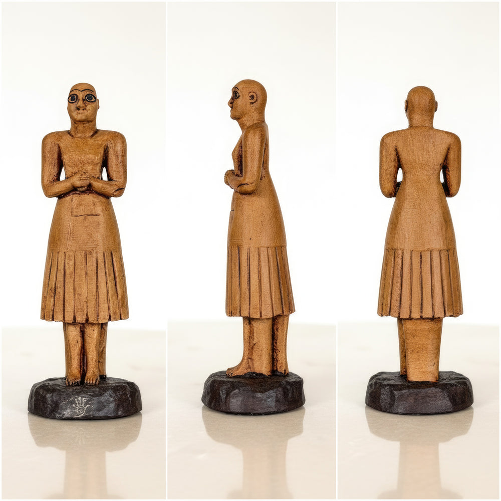 Three-image collage showing the iconic bald and beardless Sumerian worshipper figurine from the Tell Asmar collection — photographed from front, side, and back angles on a beige fabric surface with archaeological props. The handcrafted Mesopotamian statue reflects timeless devotion, spiritual serenity, and museum-quality craftsmanship by ArkeoArt.”

TR:
“Tell Asmar koleksiyonuna ait ikonik kel ve sakalsız Sümer tapınan figürünün önden, yandan ve arkadan açılarla çekilmiş üçlü kolaj görüntüsü — bej kumaş zem