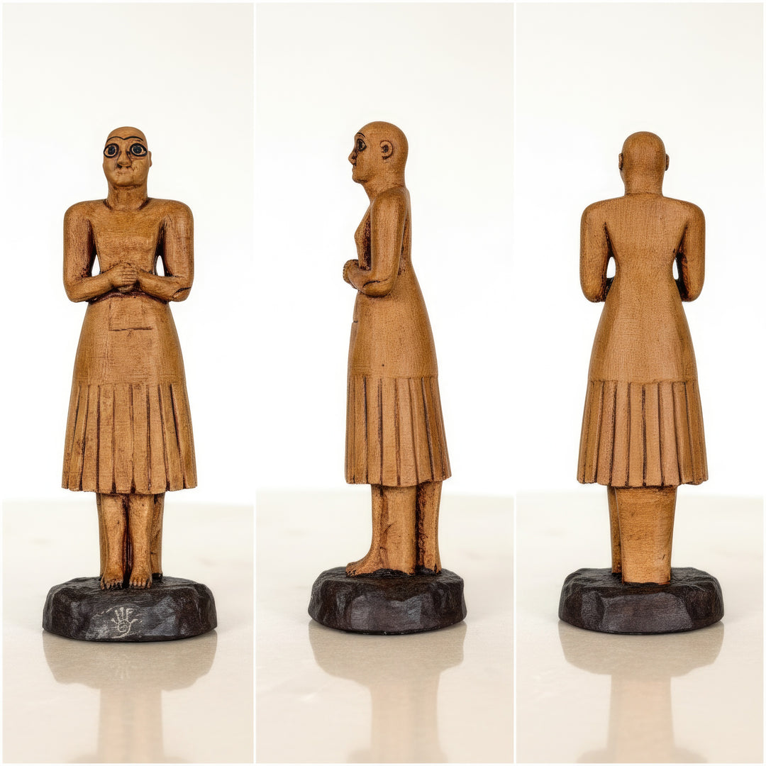 Three-image collage showing the iconic bald and beardless Sumerian worshipper figurine from the Tell Asmar collection — photographed from front, side, and back angles on a beige fabric surface with archaeological props. The handcrafted Mesopotamian statue reflects timeless devotion, spiritual serenity, and museum-quality craftsmanship by ArkeoArt.”

TR:
“Tell Asmar koleksiyonuna ait ikonik kel ve sakalsız Sümer tapınan figürünün önden, yandan ve arkadan açılarla çekilmiş üçlü kolaj görüntüsü — bej kumaş zem