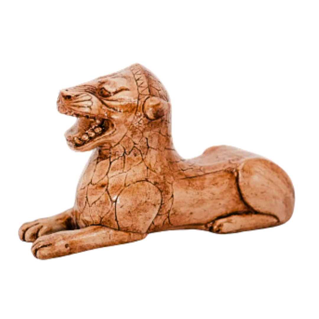 “Front view of the Urartian Lion Guardian Statue against a pure white background — highlighting the fine hand-painted texture, sculpted mane, and ancient Anatolian craftsmanship.”
TR:
“Beyaz arka plan önünde Urartu Aslanı heykelinin ön cepheden stüdyo çekimi; el boyaması dokusu, yontulmuş yelesi ve antik Anadolu işçiliği vurgulanıyor.”
