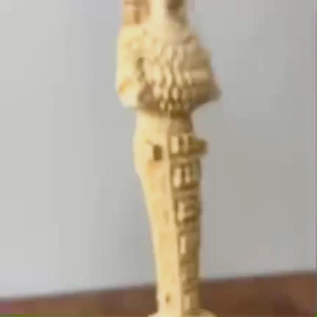 Tanrıça figürlerinin kolaj ve video karelerinden oluşan tanıtım görseli: el yapımı figürlerin ruhsal anlamı ve tarihsel değeri görsel anlatımla sunuluyor. by ArkeoArt